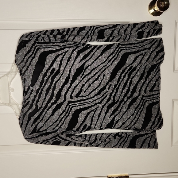 Cache Black Gray Crystal Embellished Tiger Print Shirt Size S - Picture 8 of 11